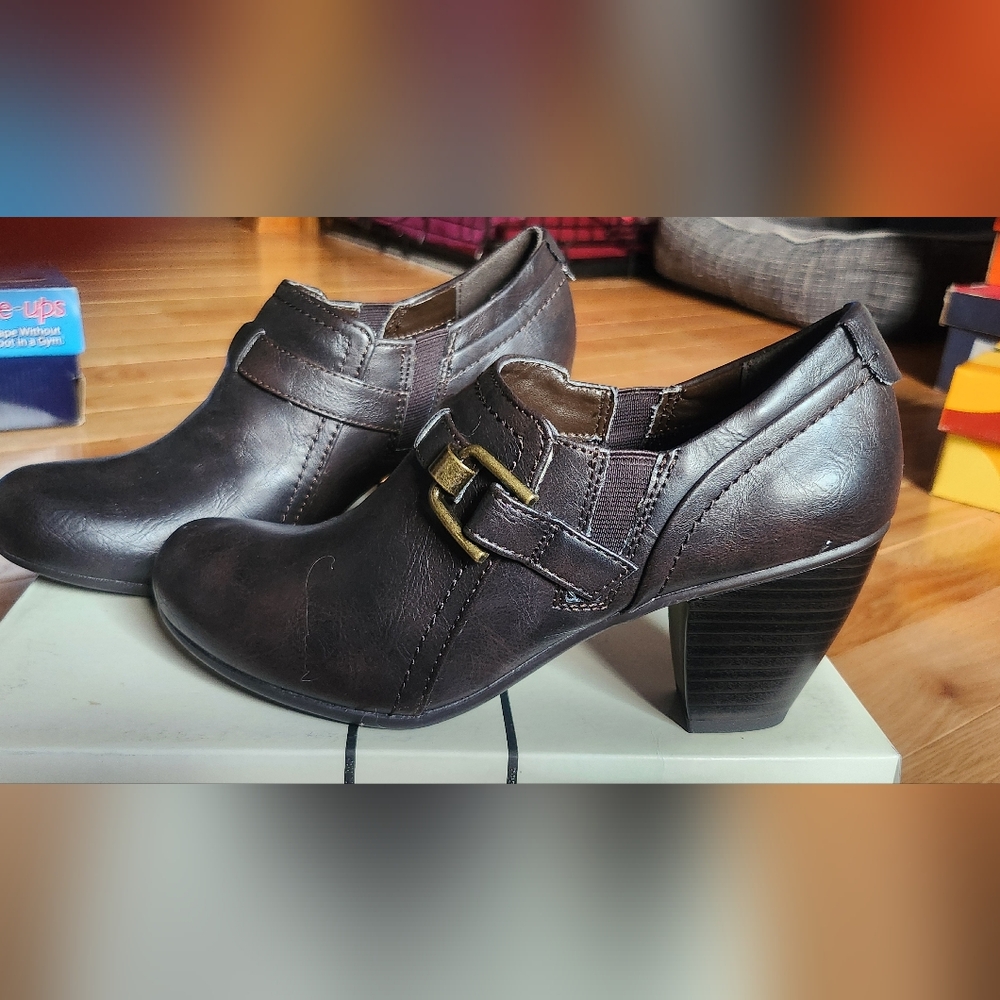 ANKLE BOOTS
